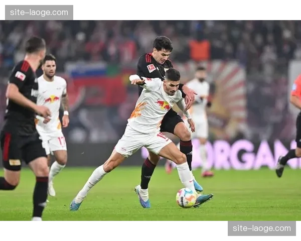 德甲50+1政策影响分析 联赛独特性与挑战并存