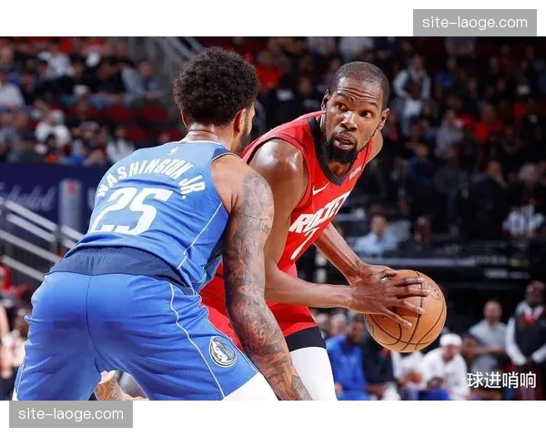 火箭决胜时刻前场篮板拼抢制胜 阿门补篮绝杀掩盖杜兰特里程碑